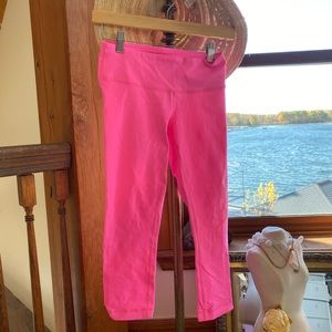 Cropped pink lulu lemon leggings